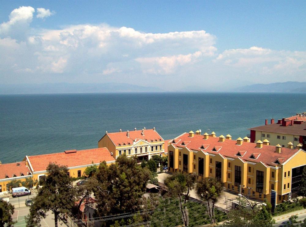 Montania Town Hotel Mudanya Exterior foto